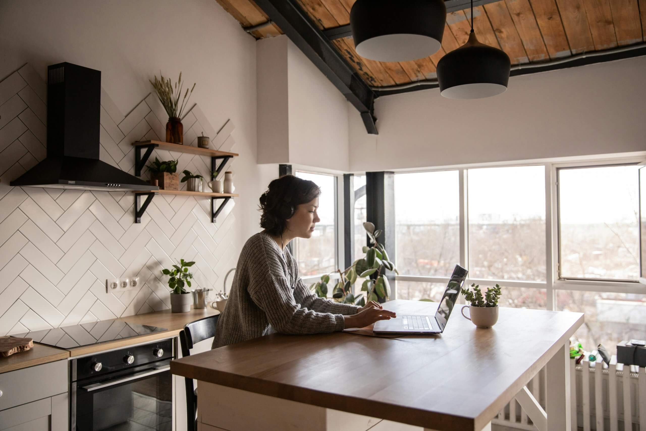 How to Make Remote Employees Feel Connected with Wellness