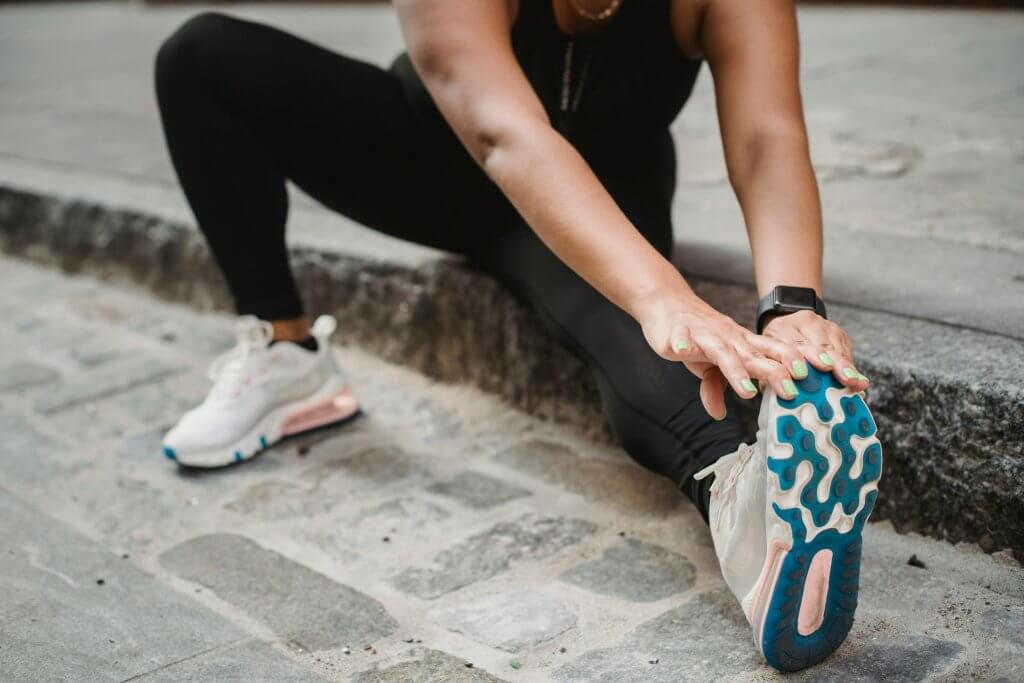 employee participating in a digital wellness program with a wearable watch